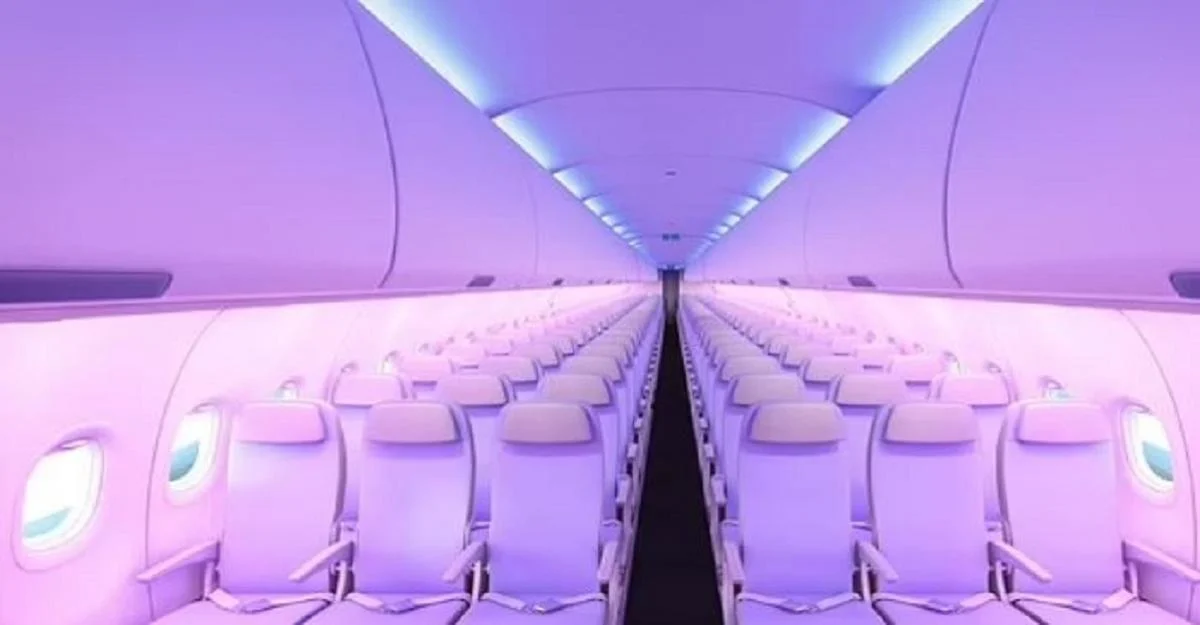 Кінець хаосу з ручною поклажею: європейська авіакомпанія встановить універсальні полиці для багажу