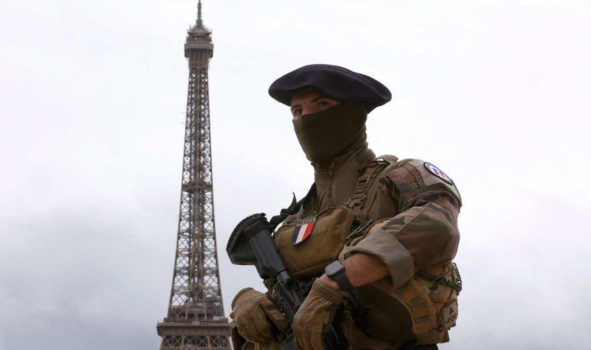 Евакуація аеропортів та неправдиві повідомлення про бомбу: до чого потрібно бути готовим туристам у Франції?
