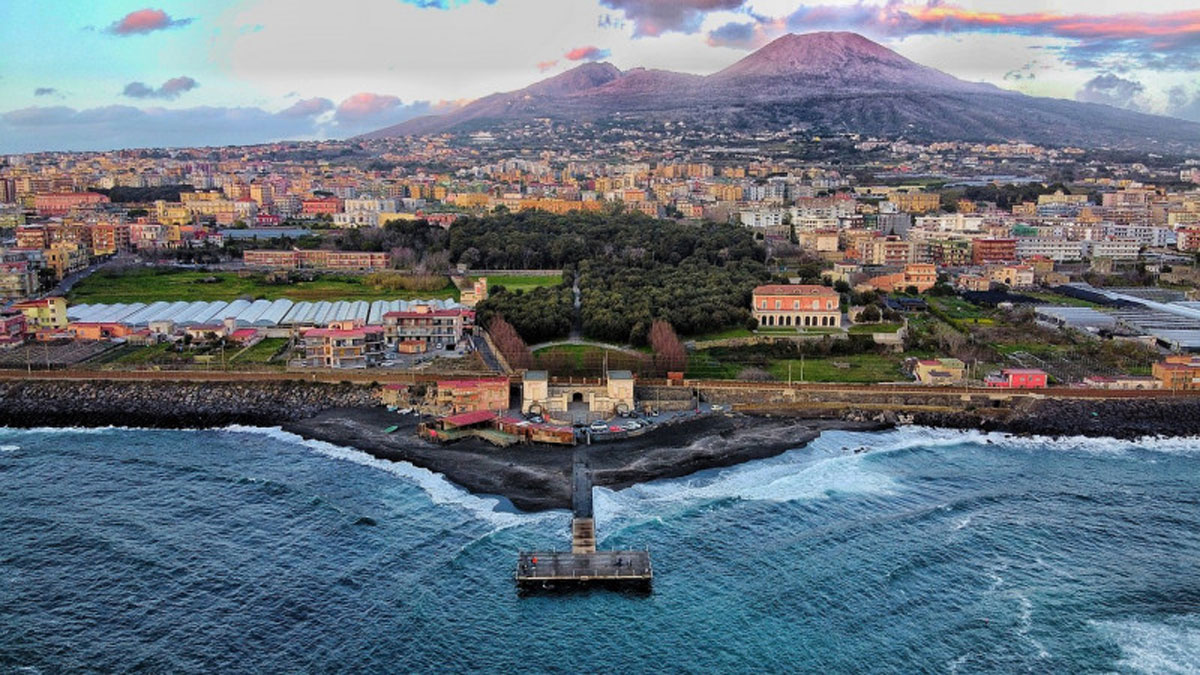 Неаполь готується до евакуації через пробудження вулкана