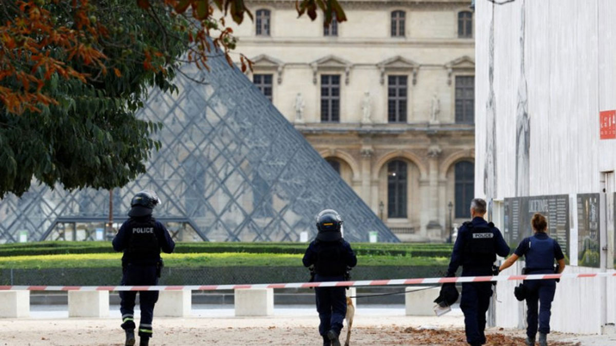У Франції евакуювали Лувр, Версальський палац та Ліонський вокзал через погрози