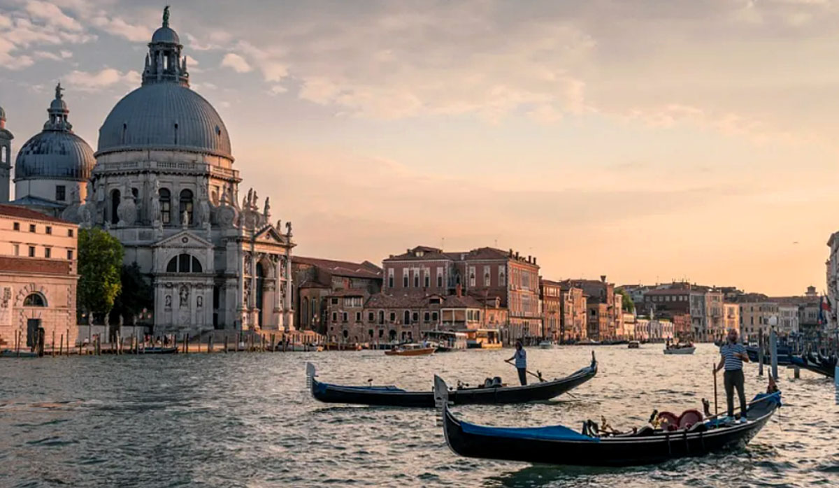 Венеція вводить для туристів QR-коди у літній сезон – 2024