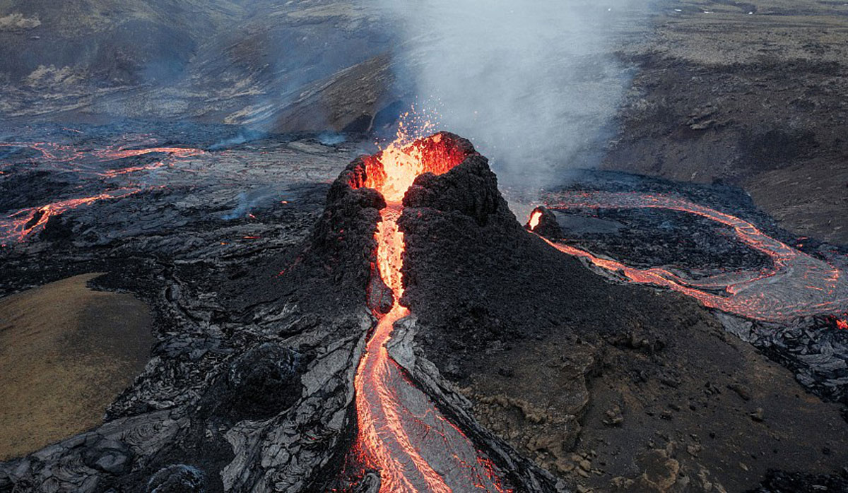 В Ісландії евакуювали місто та закрили курорт через загрозу виверження вулкана