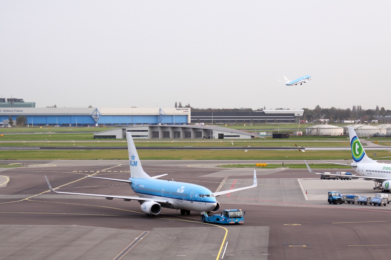 Сотні рейсів було скасовано у Нідерландах