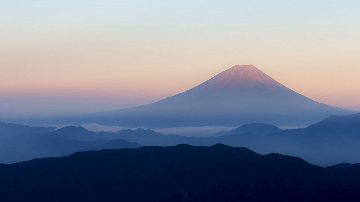У Японії з'явився новий острів після виверження вулкана