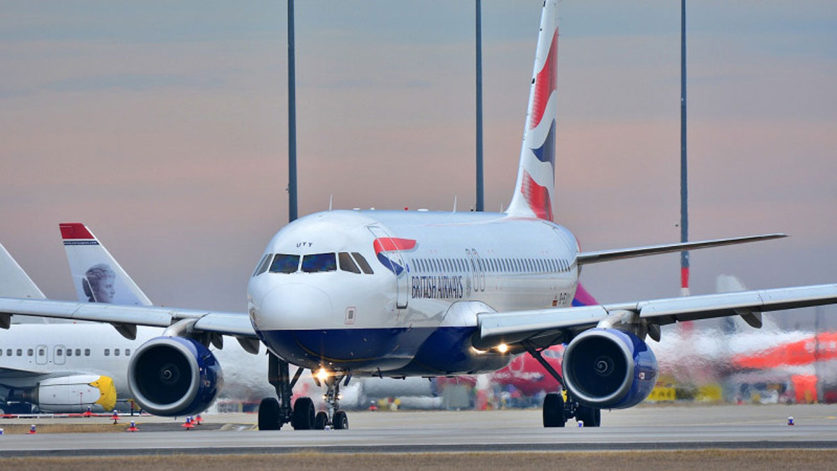 Члени екіпажу перебрали з алкоголем та зірвали рейс до Лондона