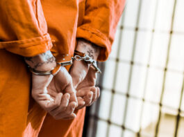Турист сів у в'язницю за нецензурну лайку в аеропорту Дубая