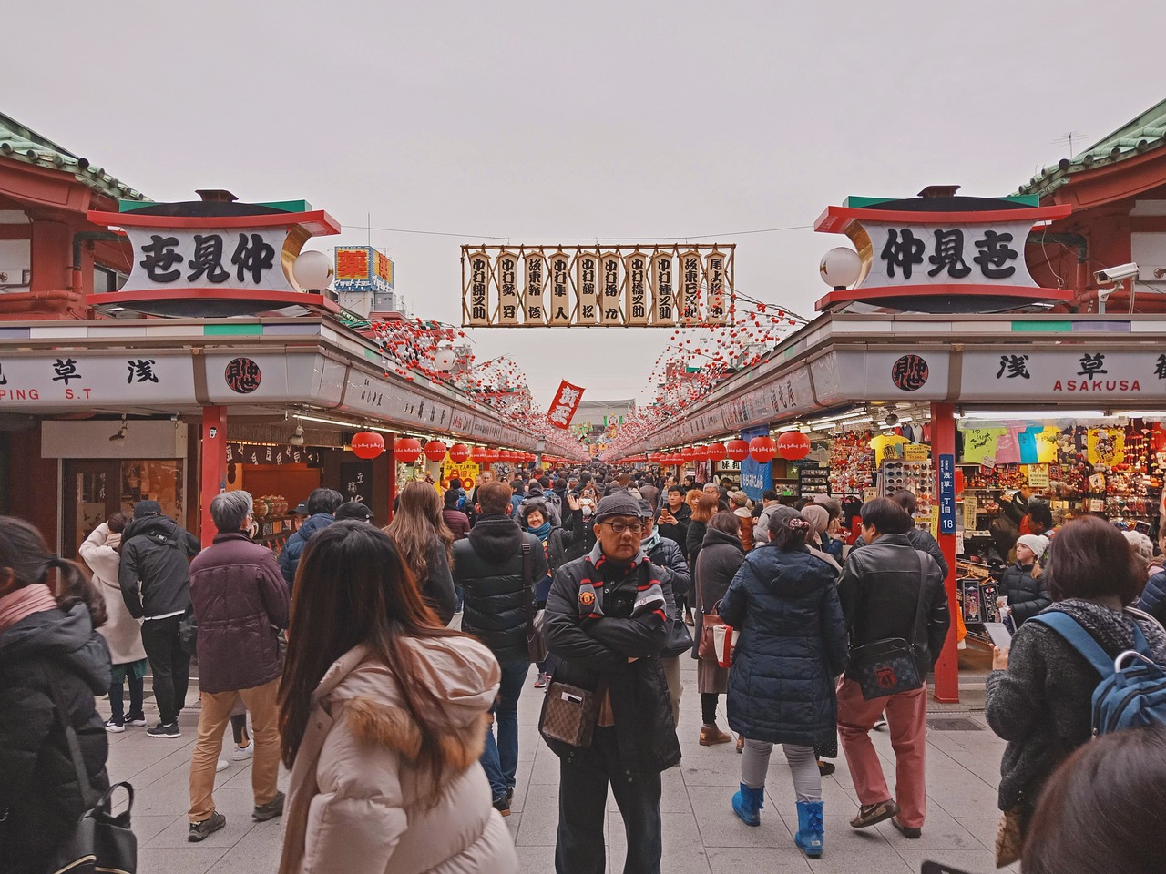 «Виселити туристів за місто»: як Японія має намір боротися із надмірним туризмом