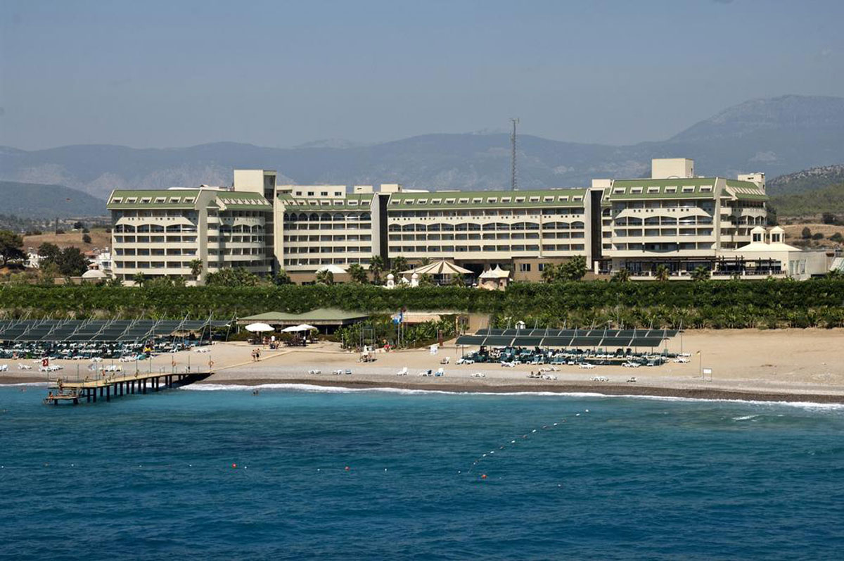 На пляжі п'ятизіркового готелю в Анталії знайшли тіло без голови та руки