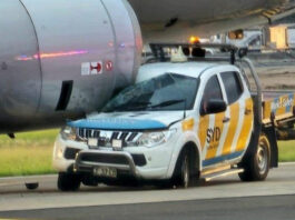 В аеропорту Сіднея літак зіткнувся з автомобілем і став непридатним для експлуатації