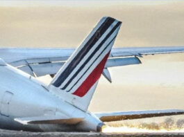 У Торонто літак ударився хвостом об землю під час посадки
