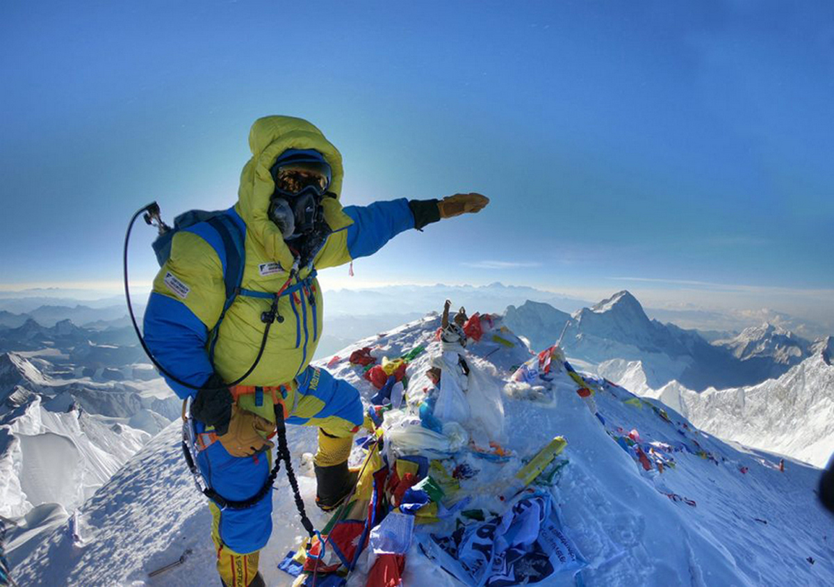 Через сморід у горах альпіністів на Евересті змушують носити за собою мішки з фекаліями