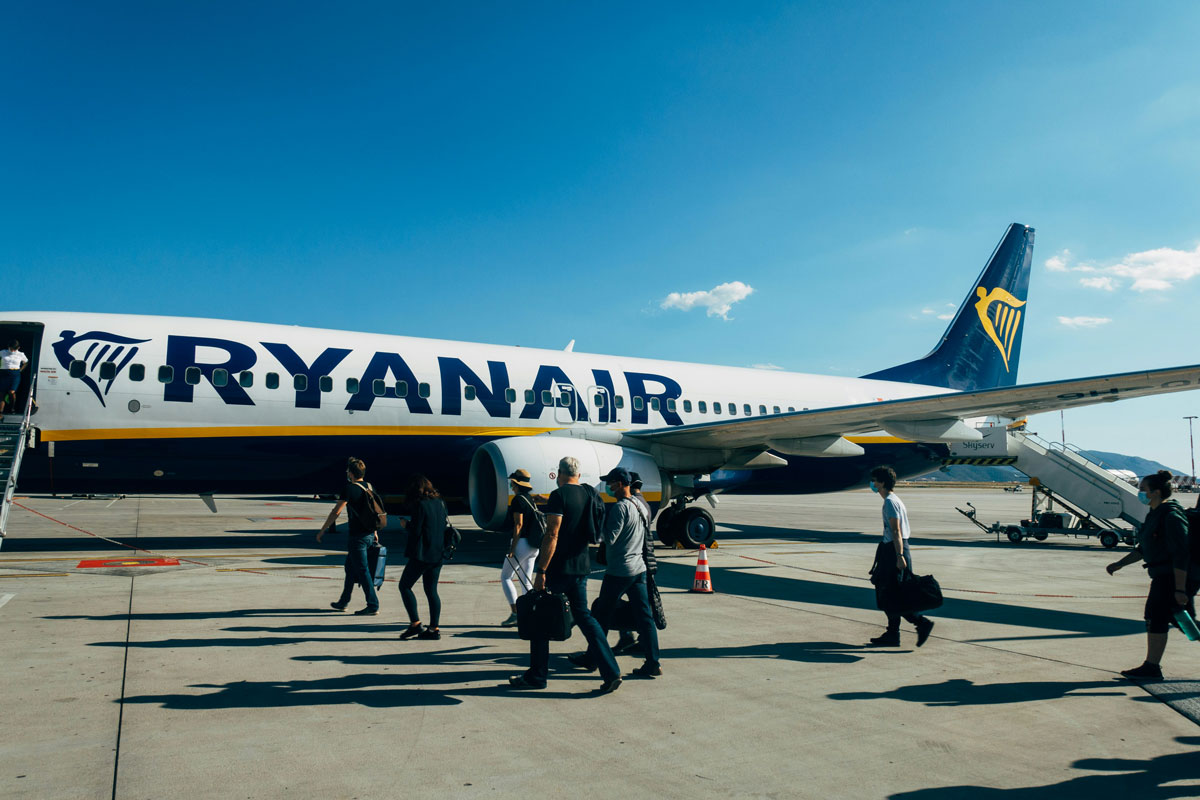 Рейс Ryanair з Единбурга на Тенерифе здійснив екстрену посадку через бійку на борту (Відео)
