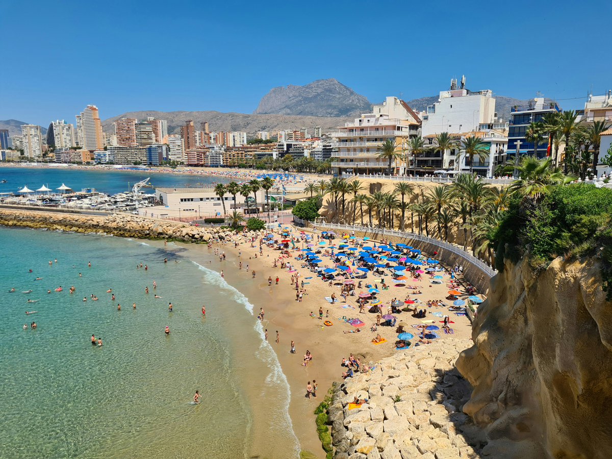 В Іспанії запровадили жорсткі правила поведінки та великі штрафи для туристів на пляжі