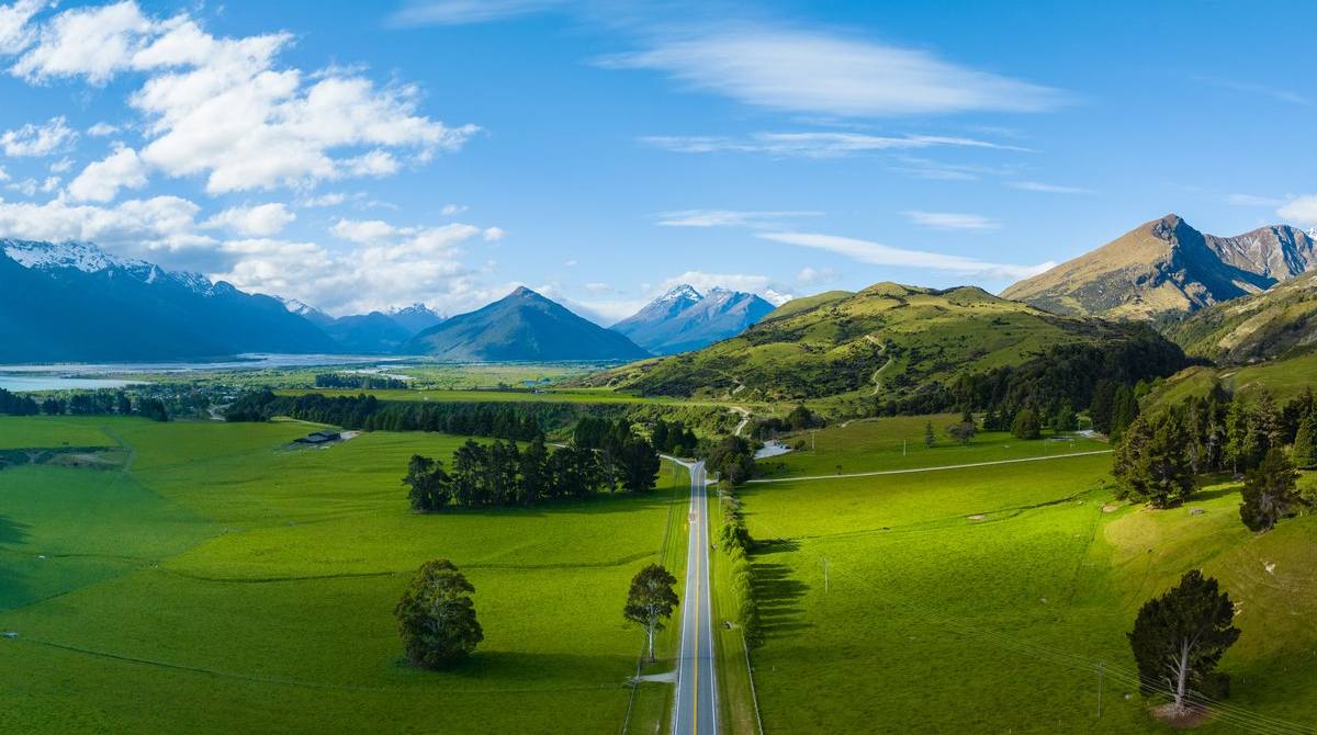 Найбажаніші країни: куди люди хочуть переїхати, щоб почати нове життя