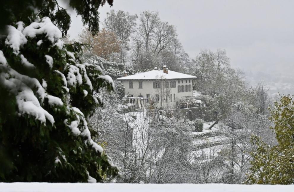 Сніг накрив Італію: північ країни прокинулась у білому (ФОТО)