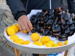 Двоє дітей померли від харчового отруєння у туристичному районі Стамбула