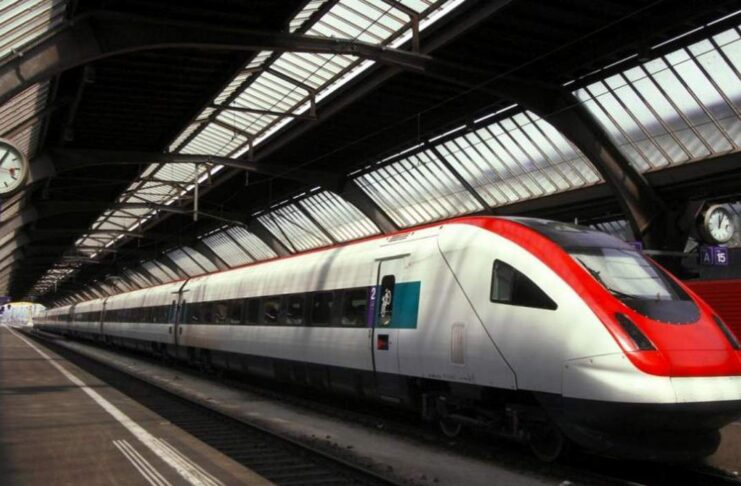 Японська залізниця тестує AI-помічника для туристів