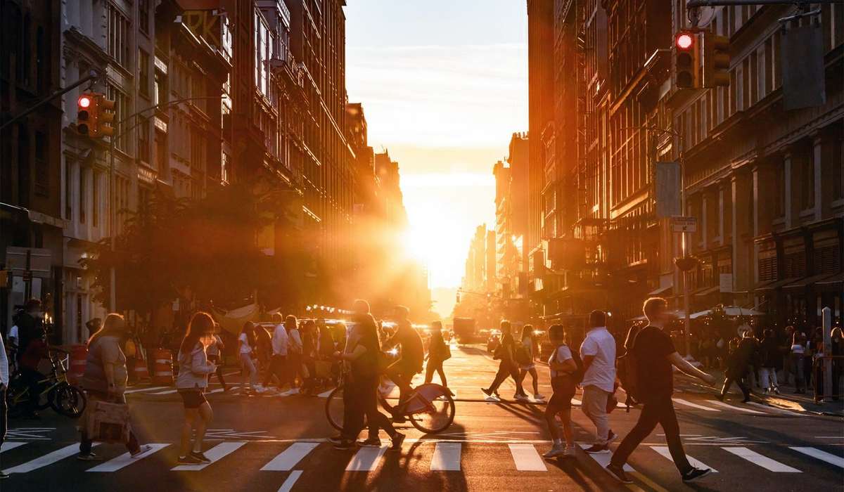 У європейських містах обурюються людьми, які не натискають кнопки на пішохідних переходах