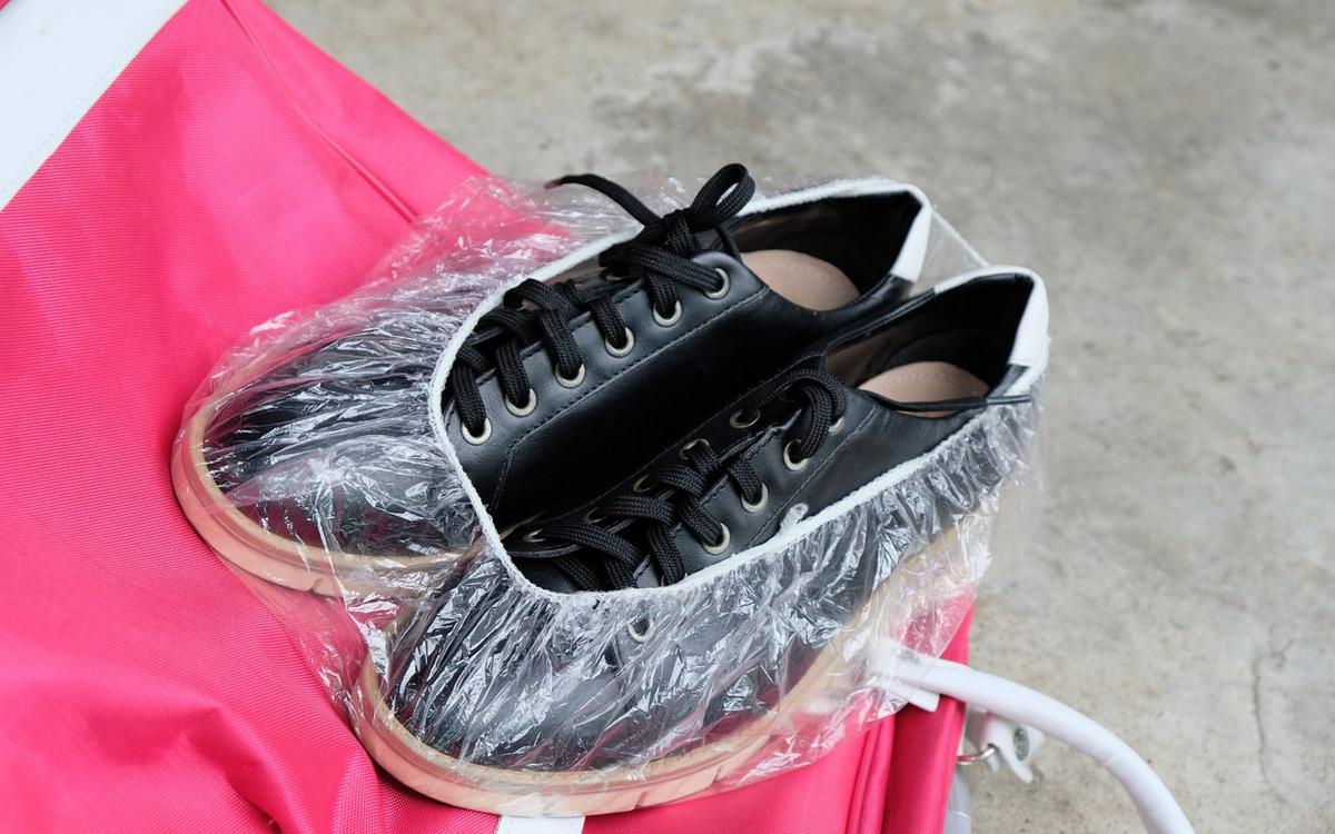 Готельна шапочка для душу: дрібниця, яка може стати у пригоді в неочікуваних ситуаціях