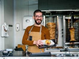 Туристи шоковані: Туреччина посилює контроль за вуличною їжею після випадків отруєння