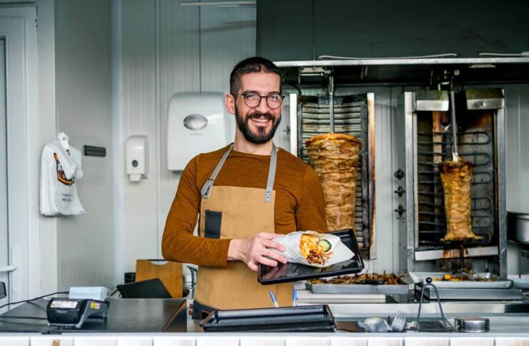 Туристи шоковані: Туреччина посилює контроль за вуличною їжею після випадків отруєння