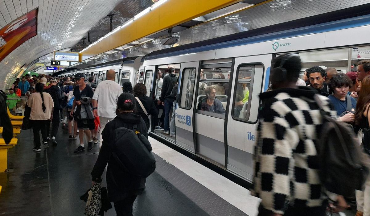 Після 125 років Париж відмовився від паперових квитків у метро