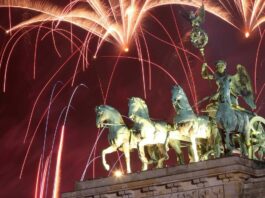 Велике новорічне свято біля Бранденбурзьких воріт повертається: Берлін знову готує грандіозну вечірку