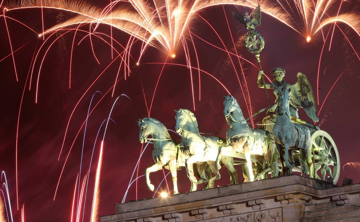 Велике новорічне свято біля Бранденбурзьких воріт повертається: Берлін знову готує грандіозну вечірку