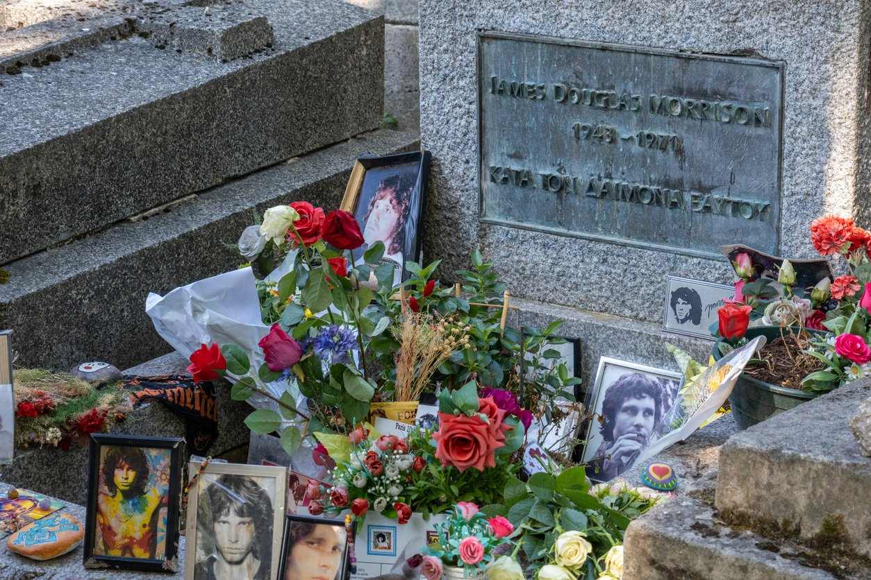 Paris launches lottery offering burial near Jim Morrison and Oscar Wilde